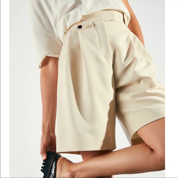 • Shona joy 2 pc. oversized blazer and shorts set • - Picture 3 of 7